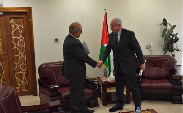 Minister Dr. Malki receives a copy of the credentials of the new President of the Representative Office of the Republic of Portugal accredited to the State of Palestine