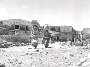 Refugiados palestinianos na área de Ramle, 1948. Boris Carmi / Arquivos das Forças de Defesa de Israel