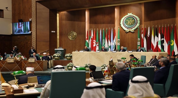 O Ministro Dos Negócios Estrangeiros e Expatriados, Dr. Riyad Al-Maliki Um acordo para formar um comité consultivo jurídico árabe para apoiar os esforços palestinianos